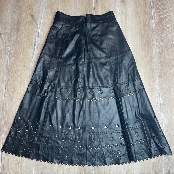 RALPH LAUREN Women’s
Perforated Lambskin A-line MIDI Skirt Grunge Black Size 0 - Picture 2 of 14